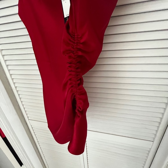 NWT! Banana Republic Red Satin Rouched Top. Size M - Picture 3 of 4